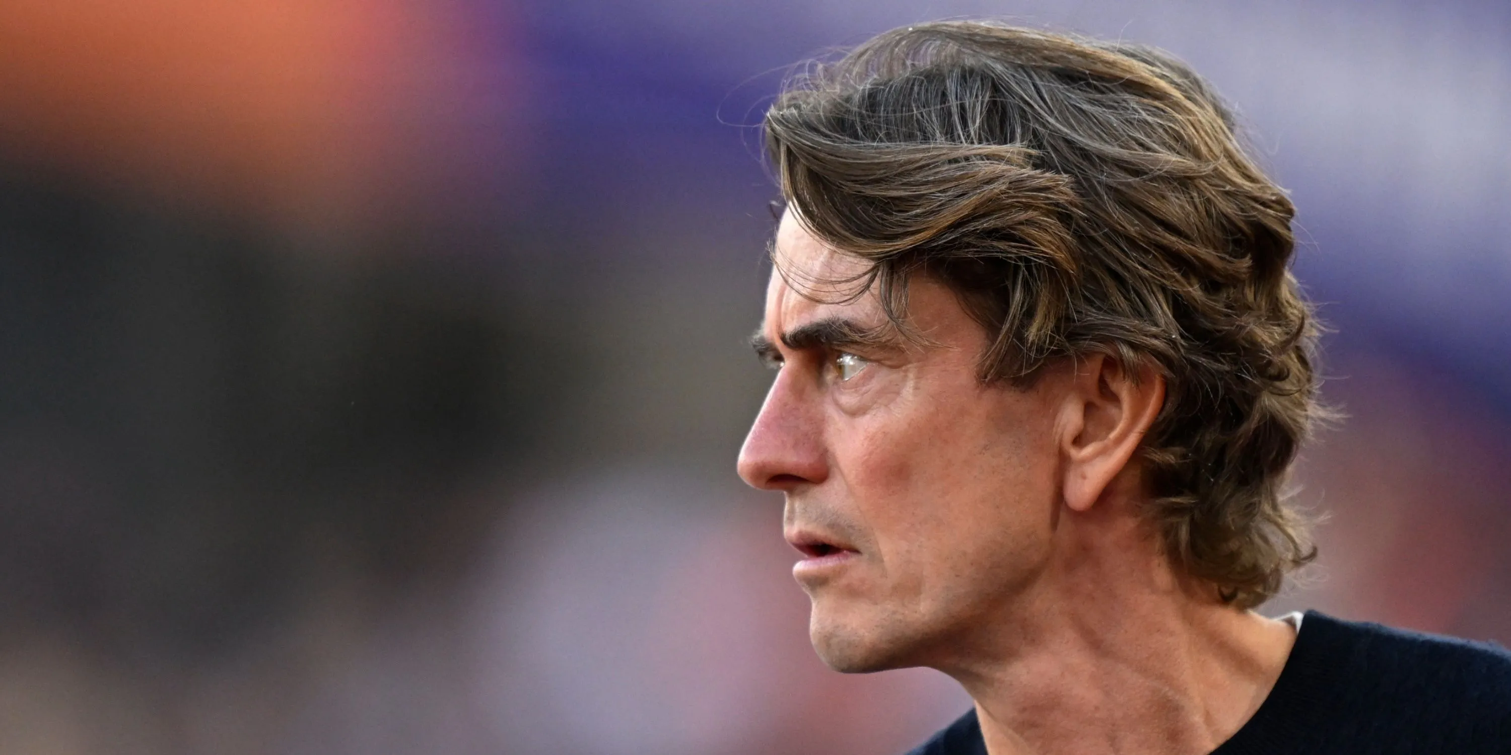 Thomas Frank trong khu kỹ thuật của Tottenham, dẫn dắt đội hình trẻ