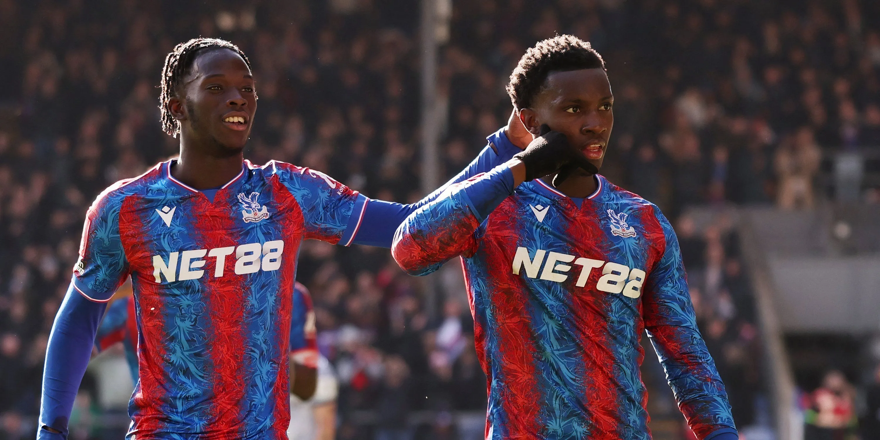 Will Hughes của Crystal Palace đã nhận 3 thẻ vàng và đang đối mặt nguy cơ treo giò