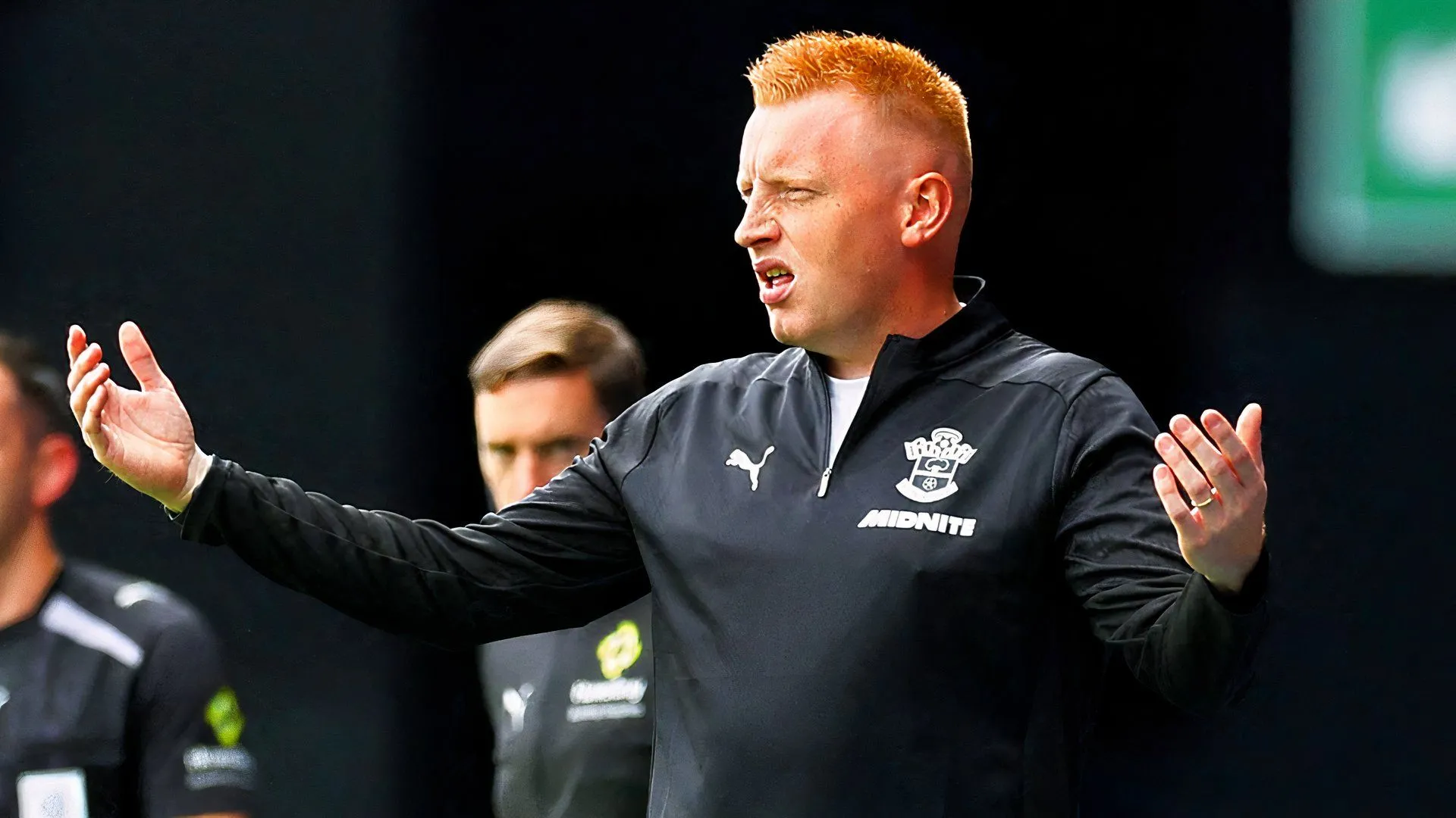 Will Still trên băng ghế huấn luyện, ảnh minh họa phản ứng CĐV tại St Mary's