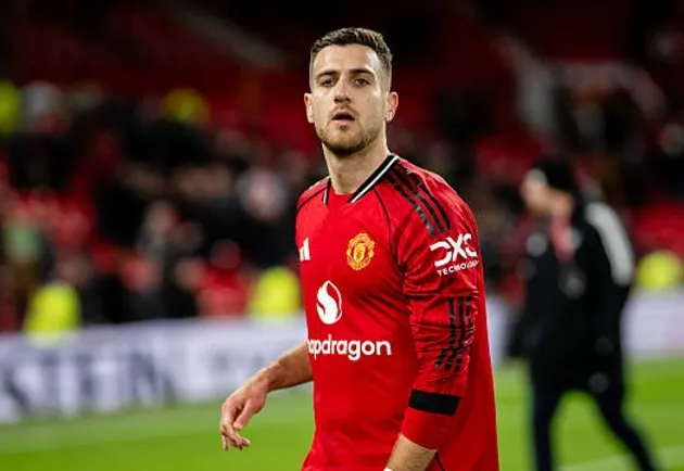 Diogo Dalot – 6/10 điểm: Thể hiện tốt hơn Dorgu ở hành lang cánh