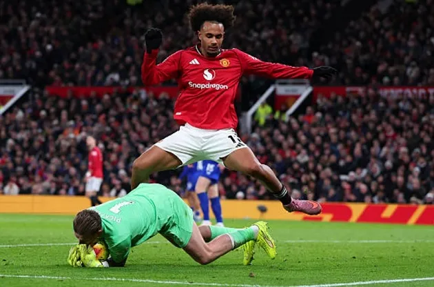 Joshua Zirkzee – 6.3/10 điểm: Thi đấu mờ nhạt nhất, chủ yếu gây chú ý với pha tranh cãi cùng Tarkowski