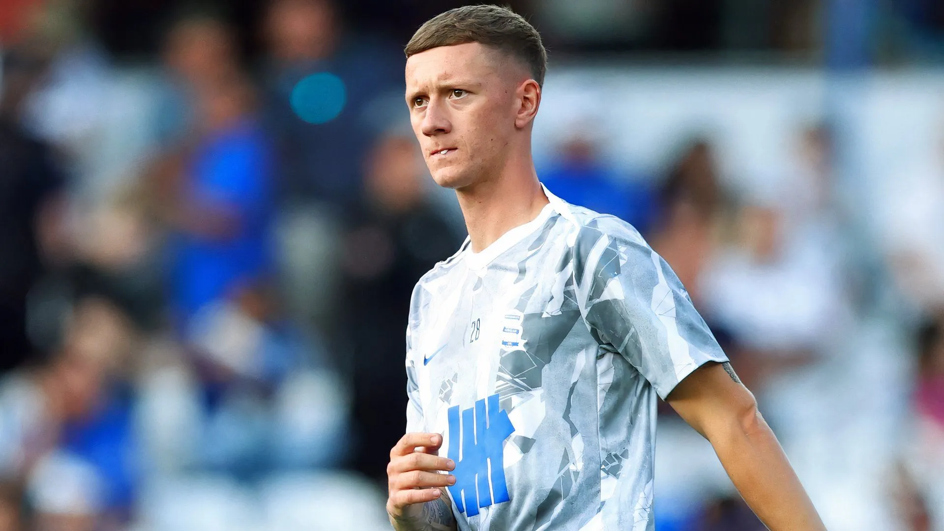 Tiền đạo Jay Stansfield thi đấu cho Birmingham City trong tình huống tấn công